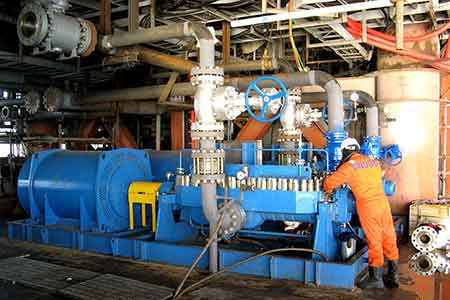 KHP系列卧式中开多级华体买球在中海油海上平台使用现场